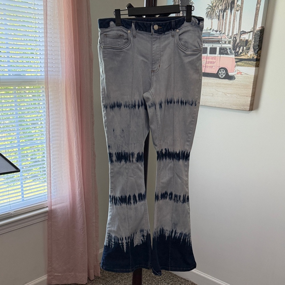 VENUS Gray and Navy Tie-Dye Flared Jeans